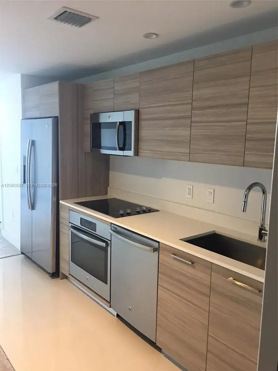 121 NE 34th St # 914, Miami FL 33137 photo 2