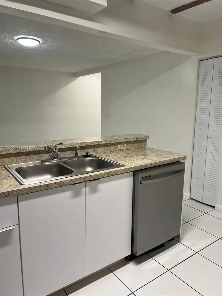 10241 NW 9th St Cir # 5, Miami FL 33172 photo 4