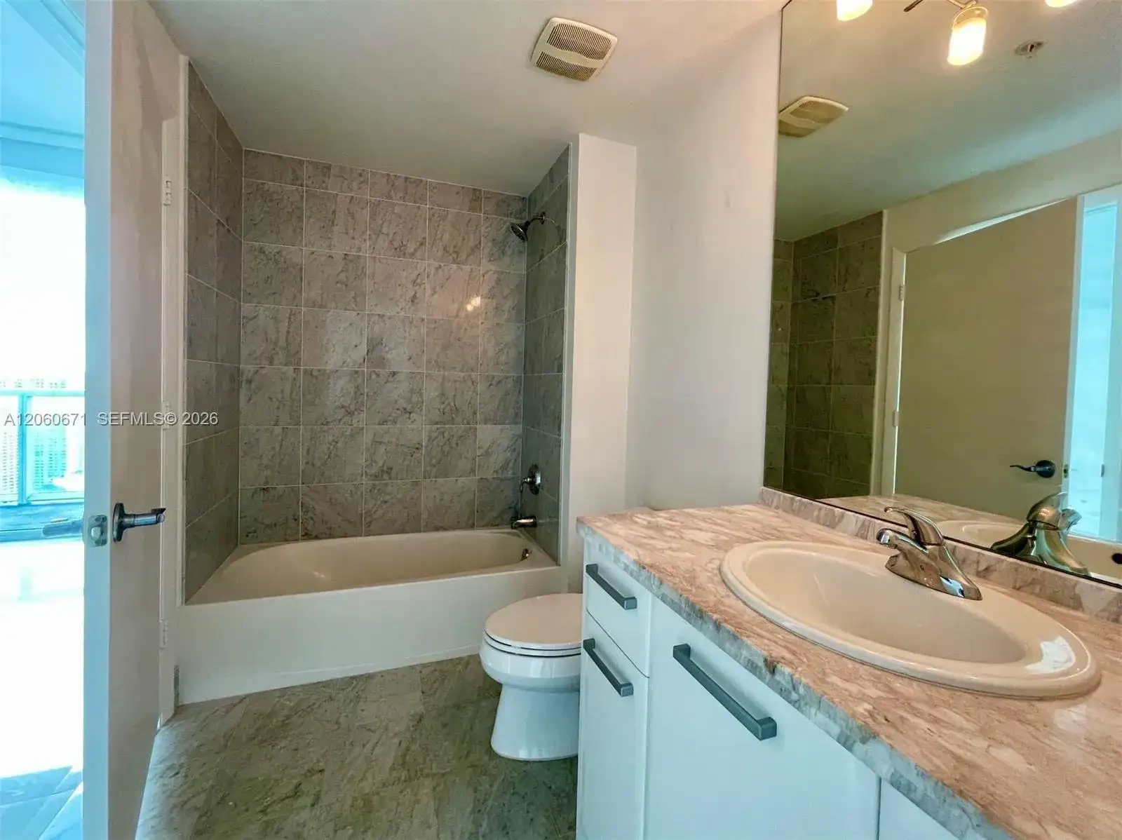 244 Biscayne Blvd # 4307, Miami FL 33132 photo 4