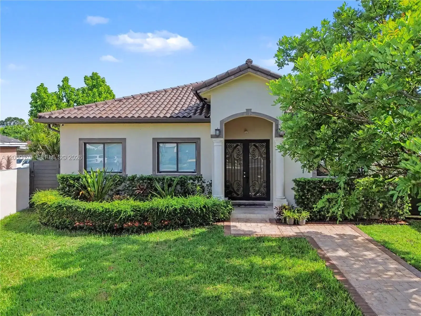 5889 SW 17th St, Miami FL 33155 photo 2
