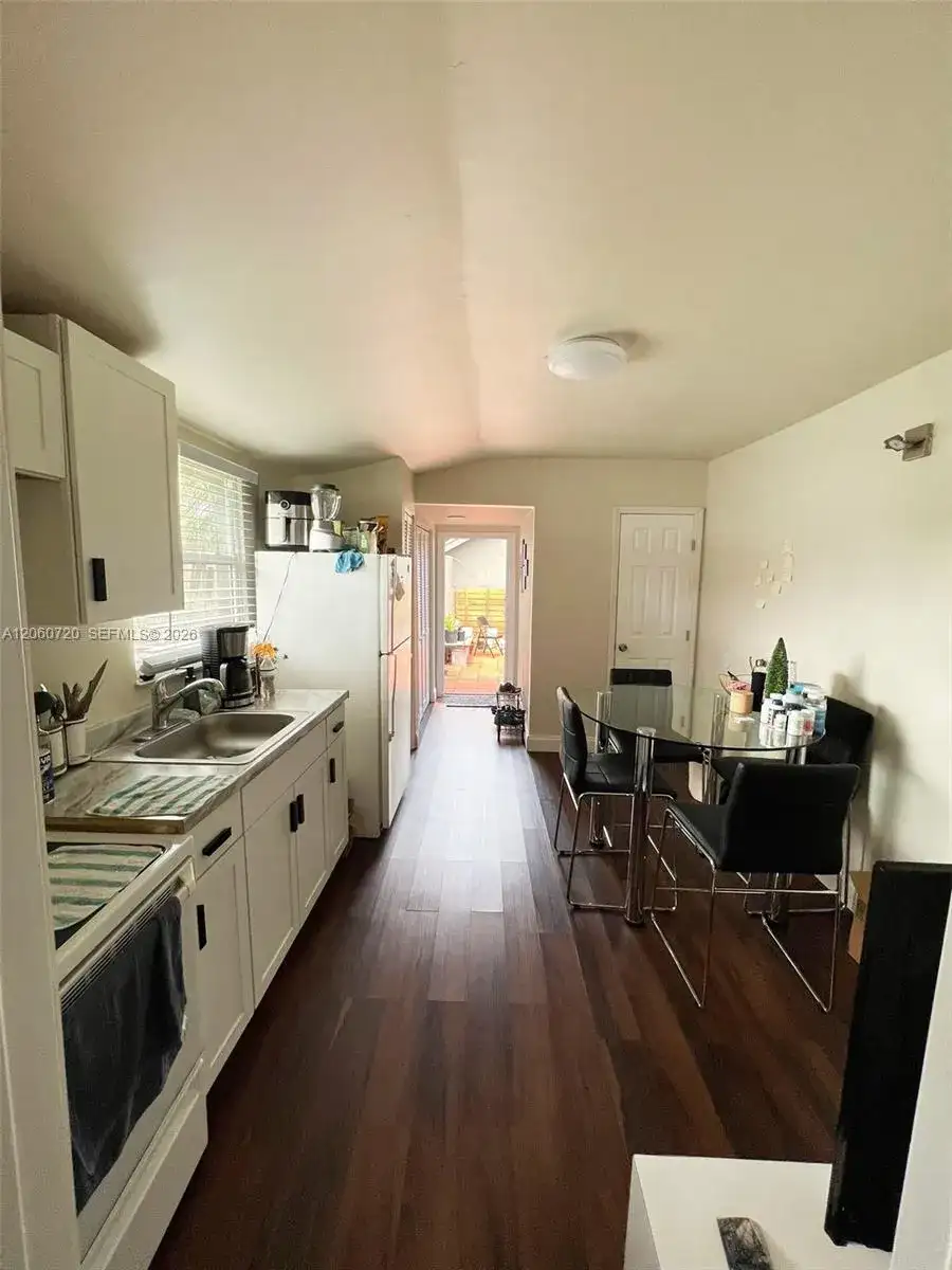 320 SW 4th Ave # B, Miami FL 33130 photo 3