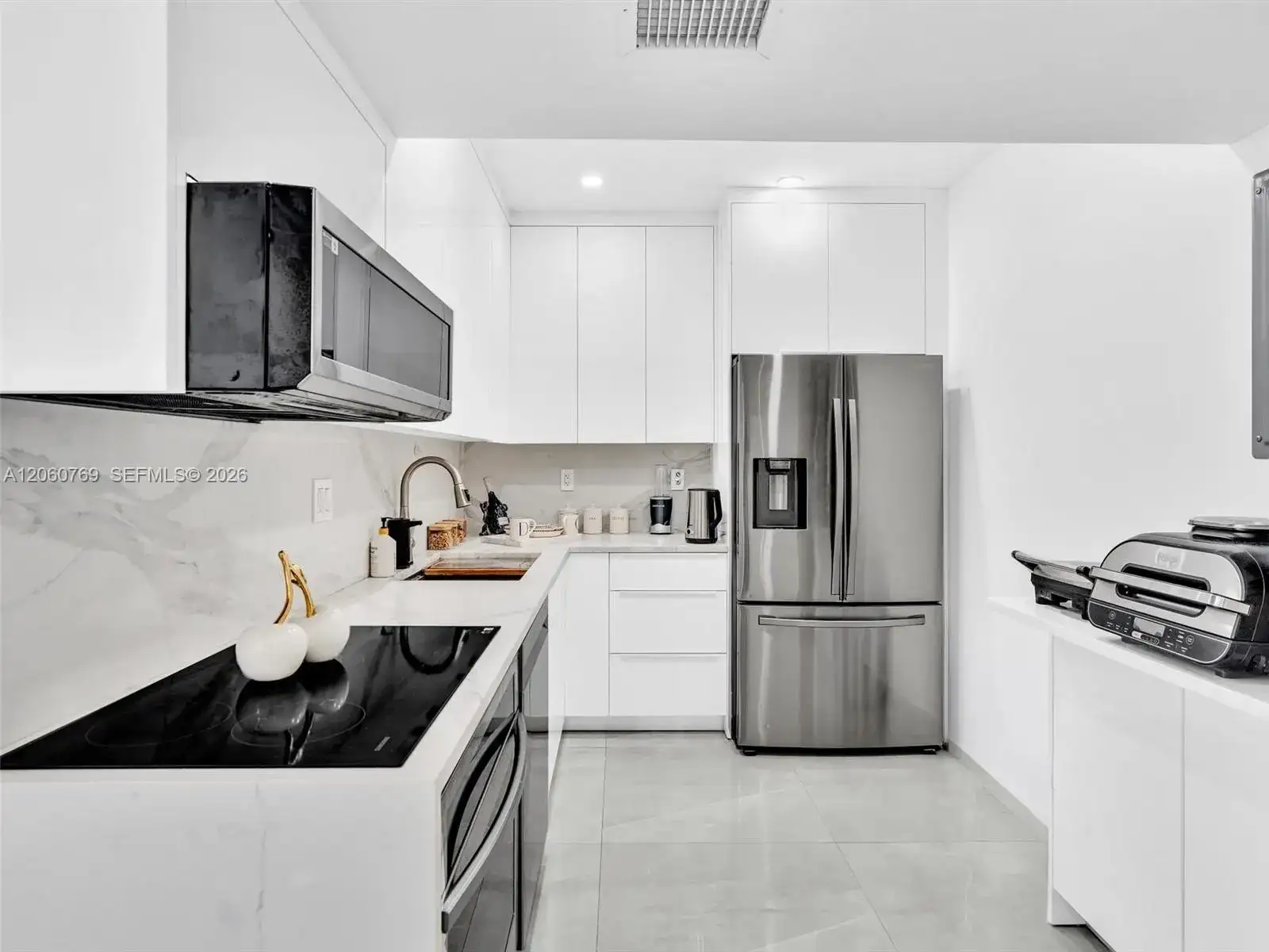3731 N Country Club Dr # 24, Aventura FL 33180 photo 4