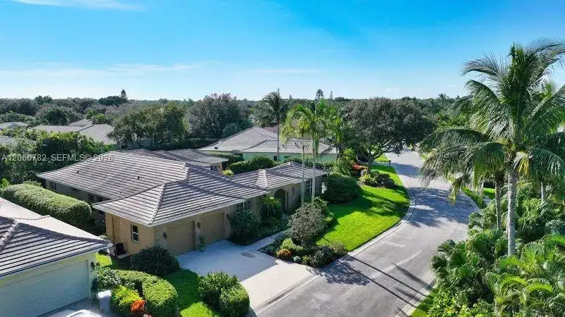 9030 Castle Harbour Cir, Vero Beach FL 32963 photo 2