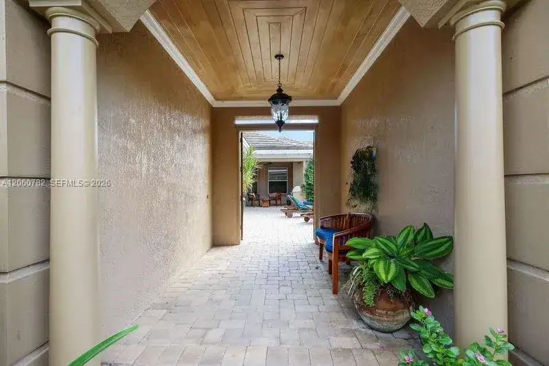 9030 Castle Harbour Cir, Vero Beach FL 32963 photo 3