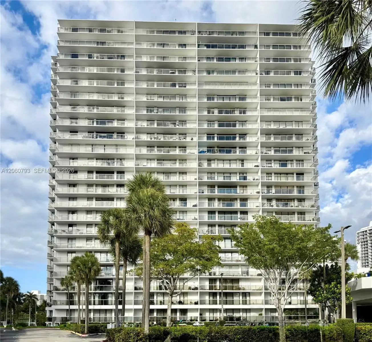 3701 N Country Club Dr # 2205, Aventura FL 33180 photo 4