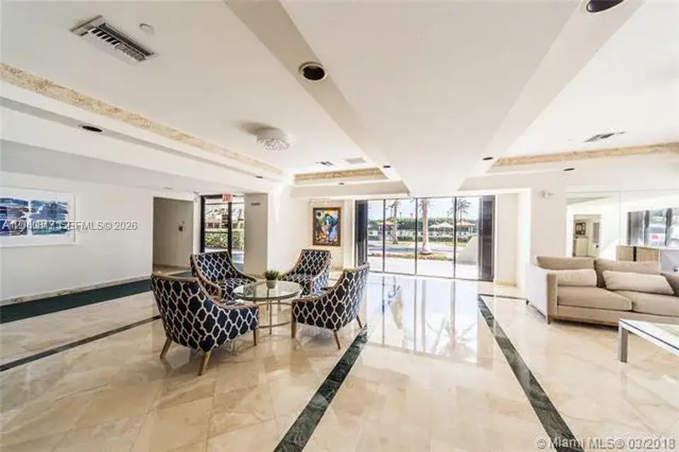 2625 Collins Ave # 810, Miami Beach FL 33140 photo 2