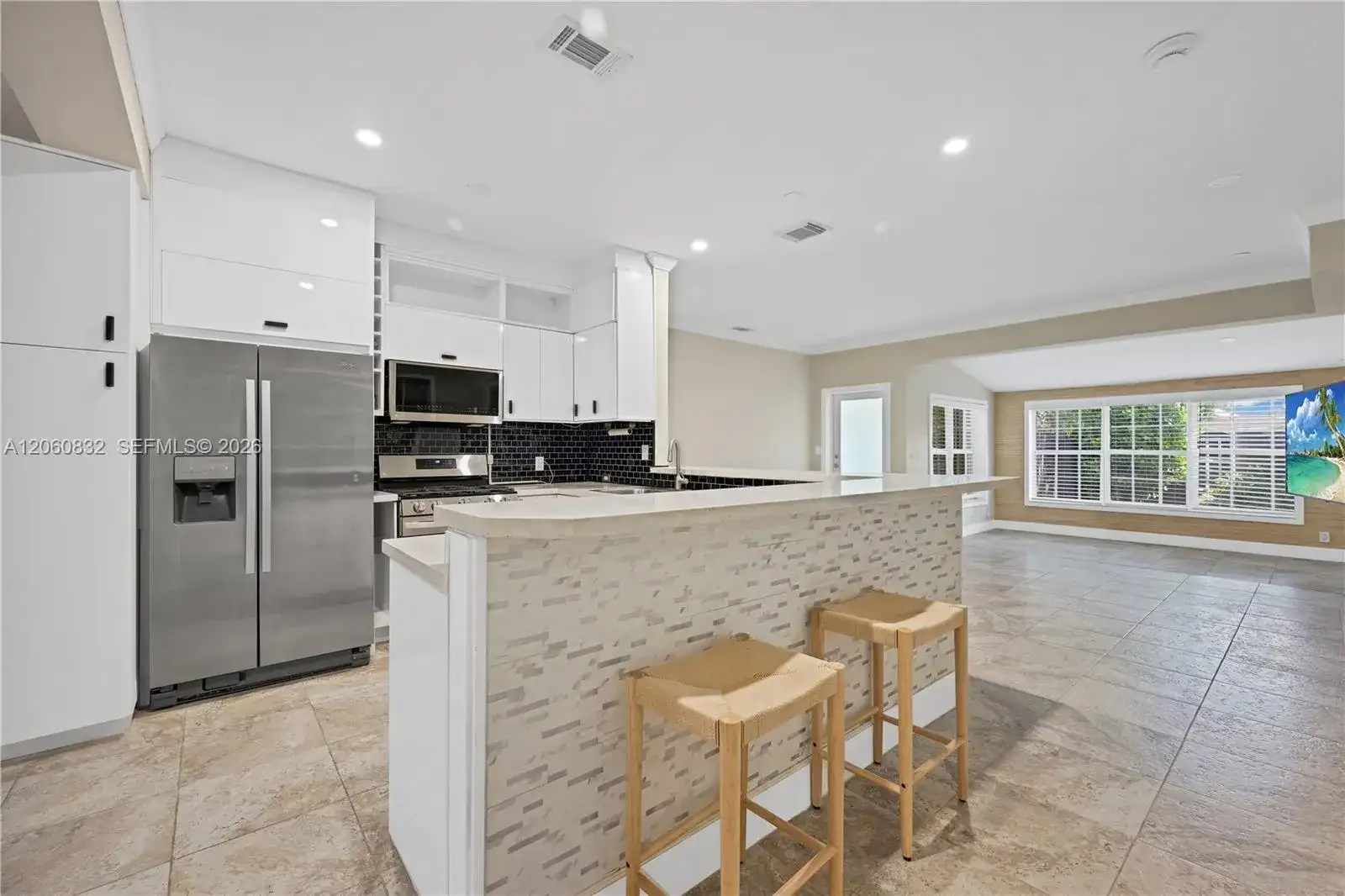 818 NE 3rd St, Hallandale Beach FL 33009 photo 4