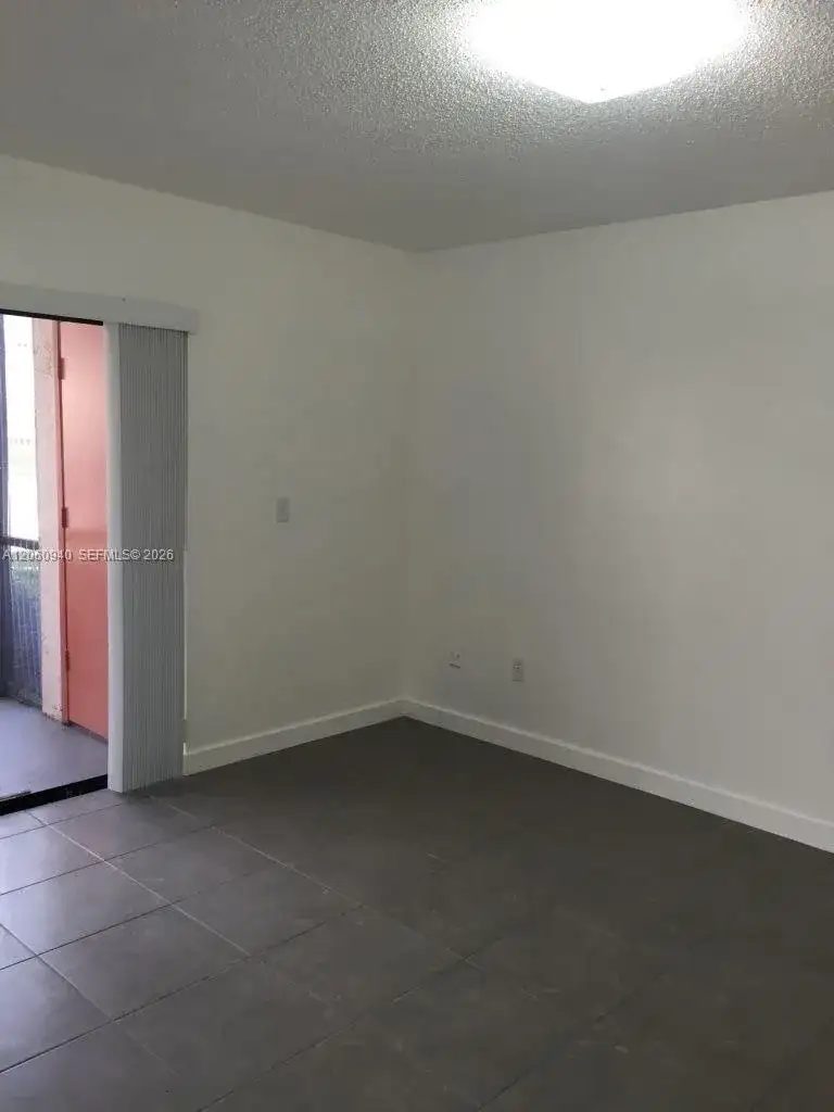 860 NE 209th Ter # 33, Miami FL 33179 photo 4