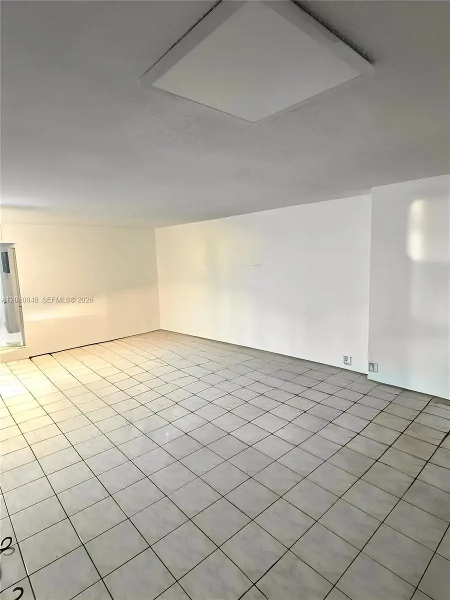 920 NE 199th St # 3J, Miami FL 33179 photo 2