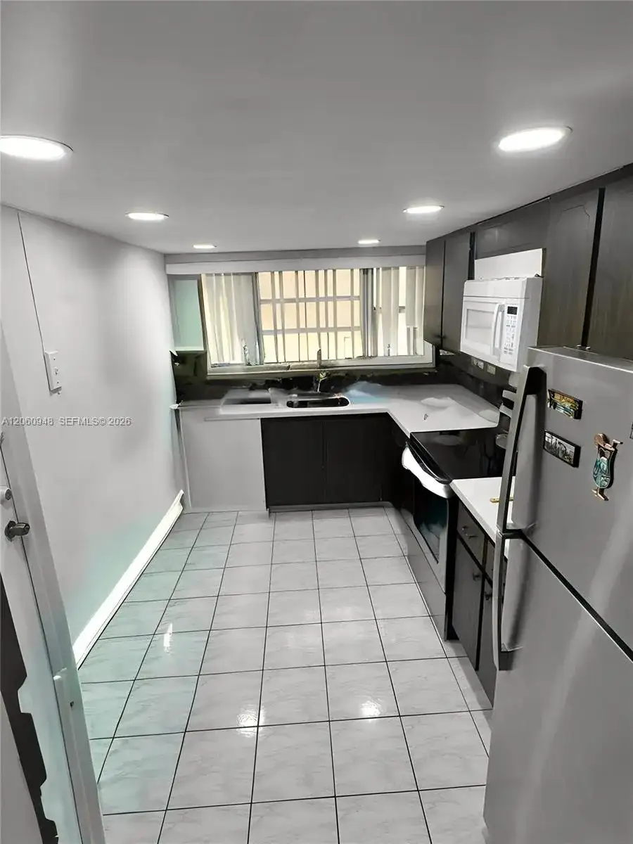 920 NE 199th St # 3J, Miami FL 33179 photo 3
