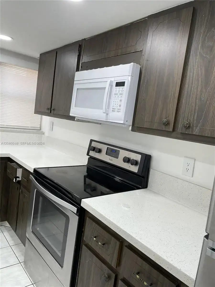 920 NE 199th St # 3J, Miami FL 33179 photo 5