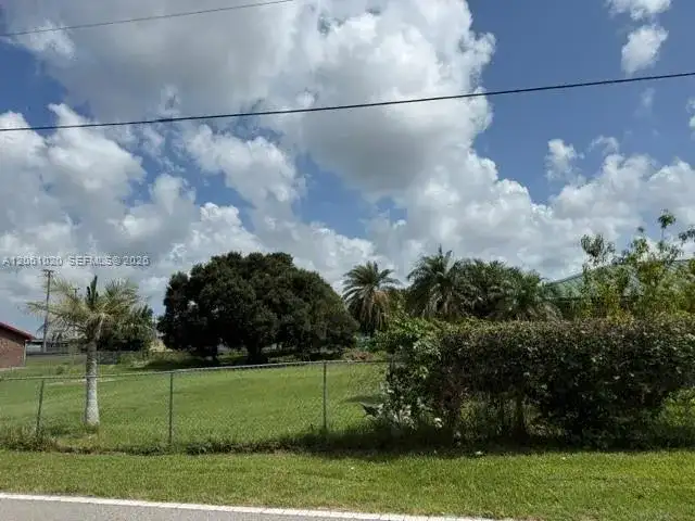 757 SW Avenue R, Moore Haven FL 33471 photo 2