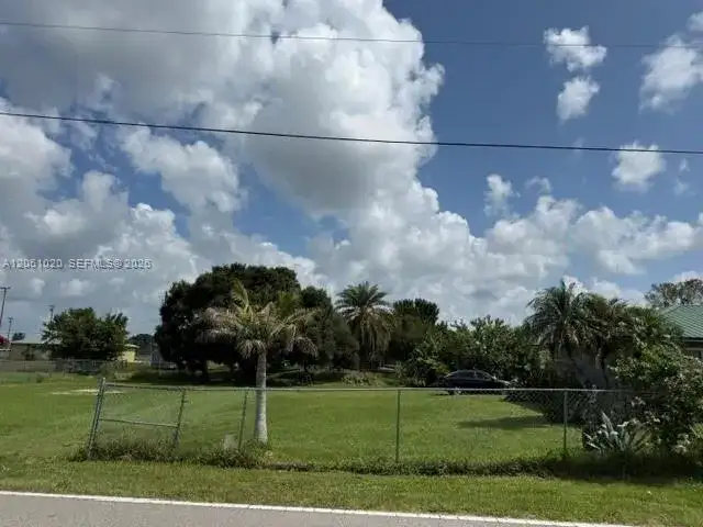 757 SW Avenue R, Moore Haven FL 33471 photo 3