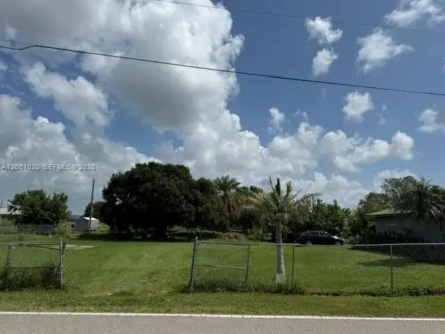 757 SW Avenue R, Moore Haven FL 33471 photo 5
