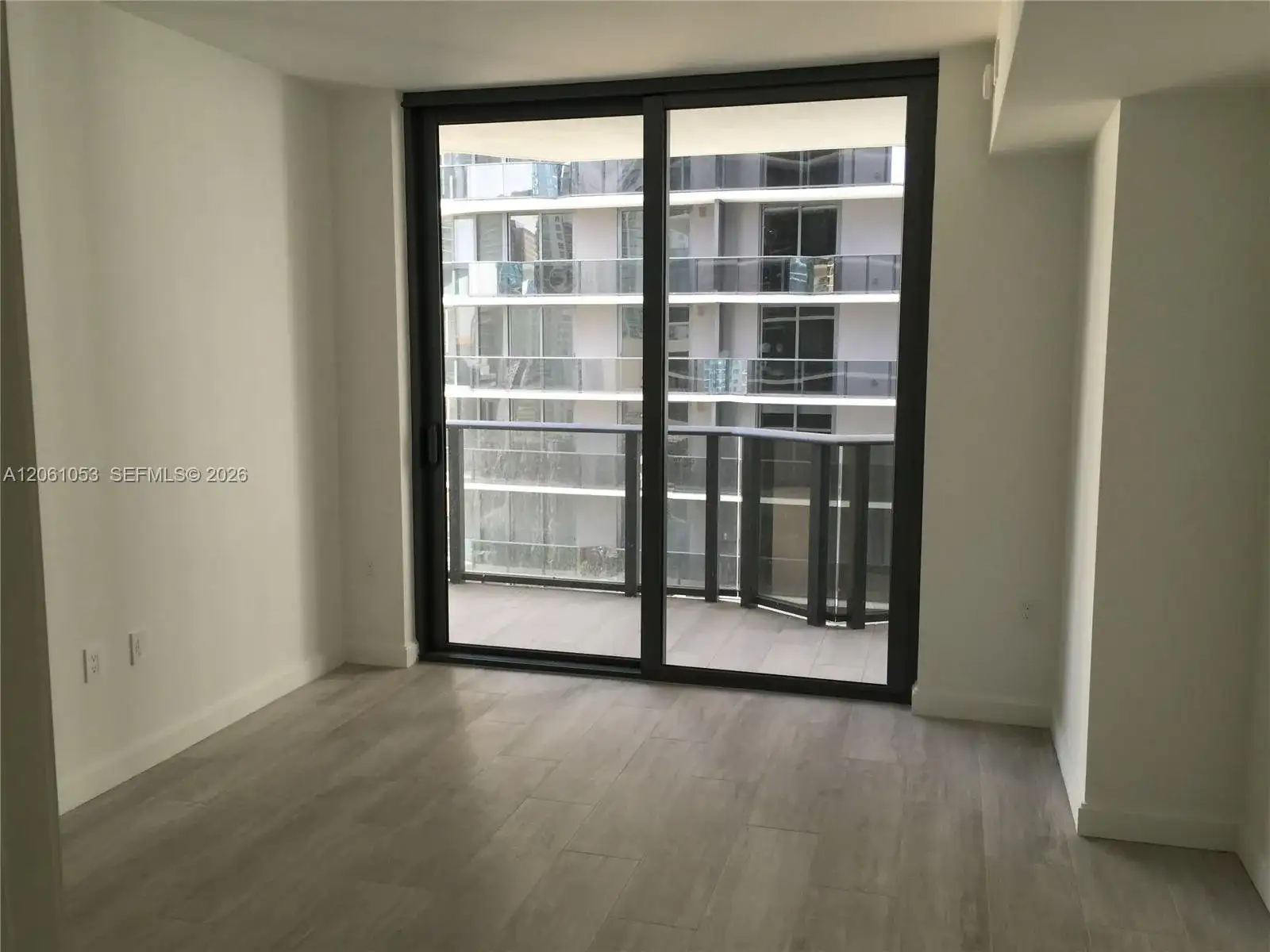 45 SW 9 st # 1607, Miami FL 33131 photo 4