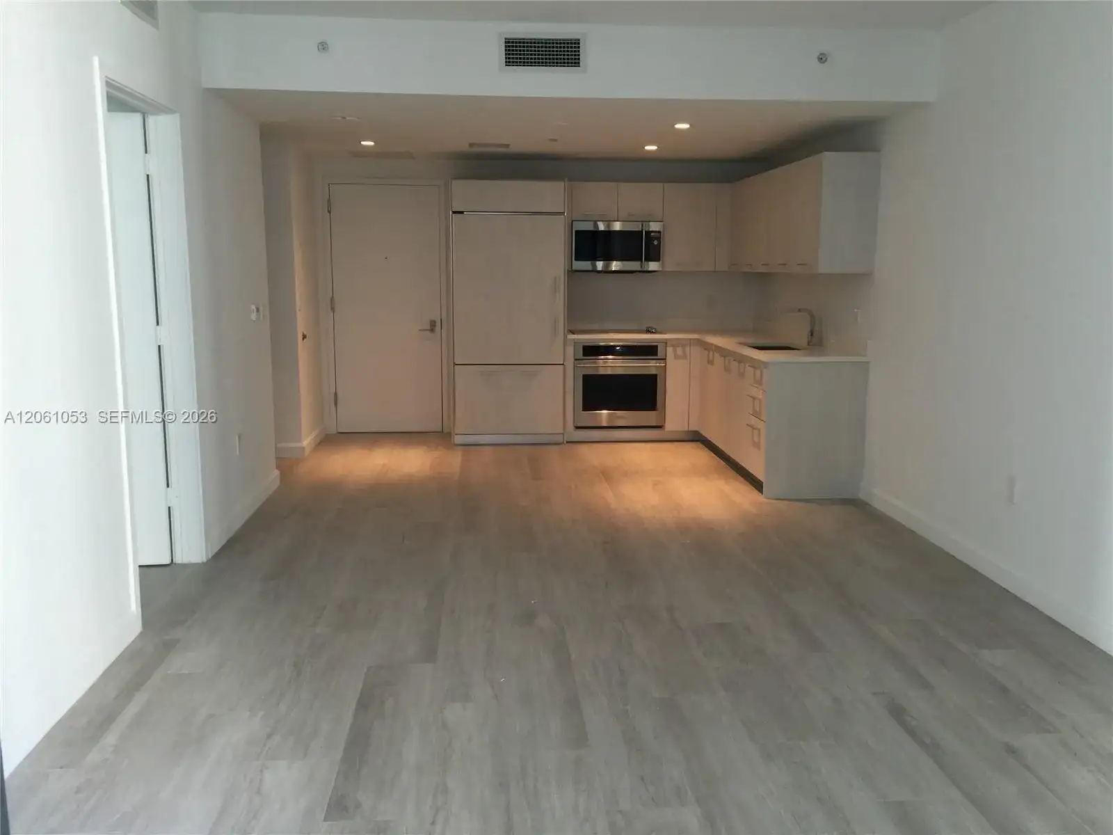 45 SW 9 st # 1607, Miami FL 33131 photo 5