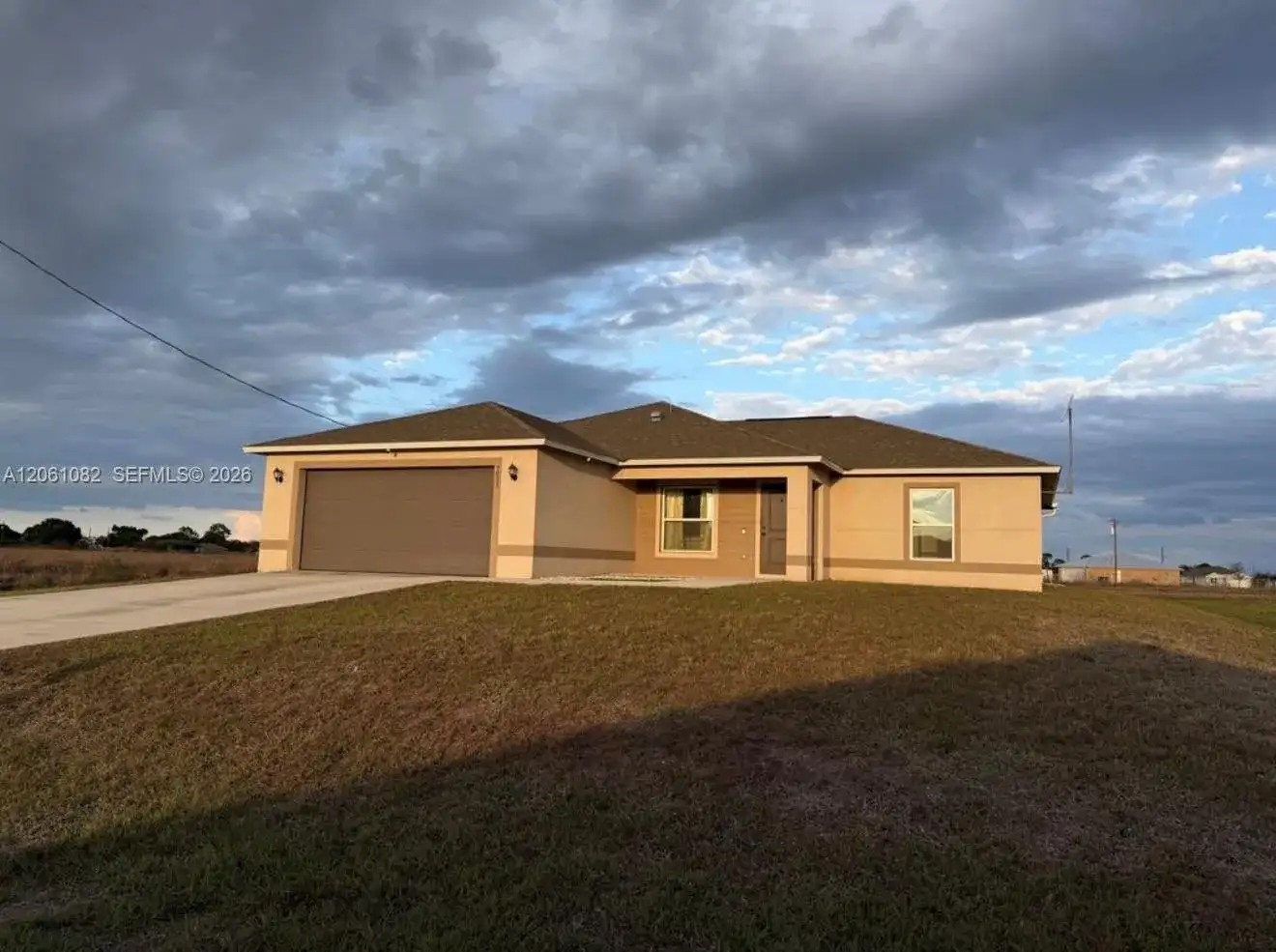7033 Waldo Cir, La Belle FL 33935 photo 2