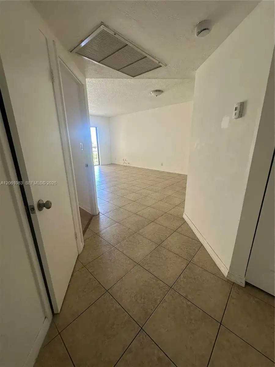 8290 Lake Dr # 517, Doral FL 33166 photo 2