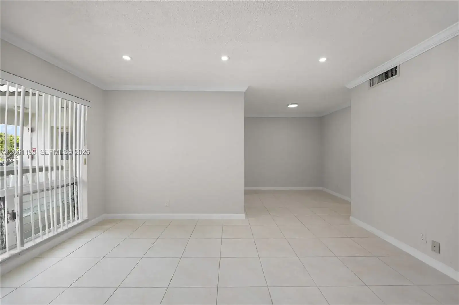 5450 Hollywood Blvd # 202, Hollywood FL 33021 photo 2