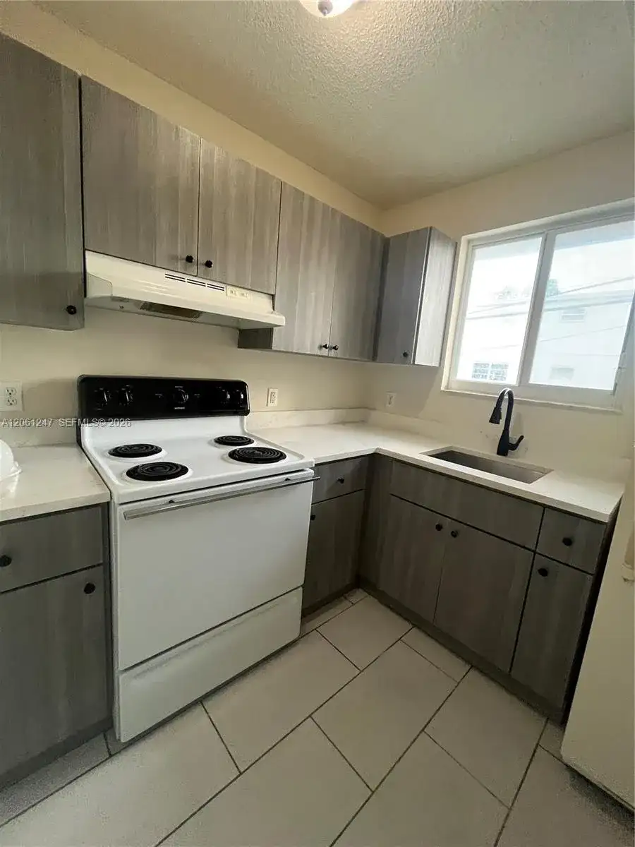 126 SW 21st Ave # 3, Miami FL 33135 photo 2