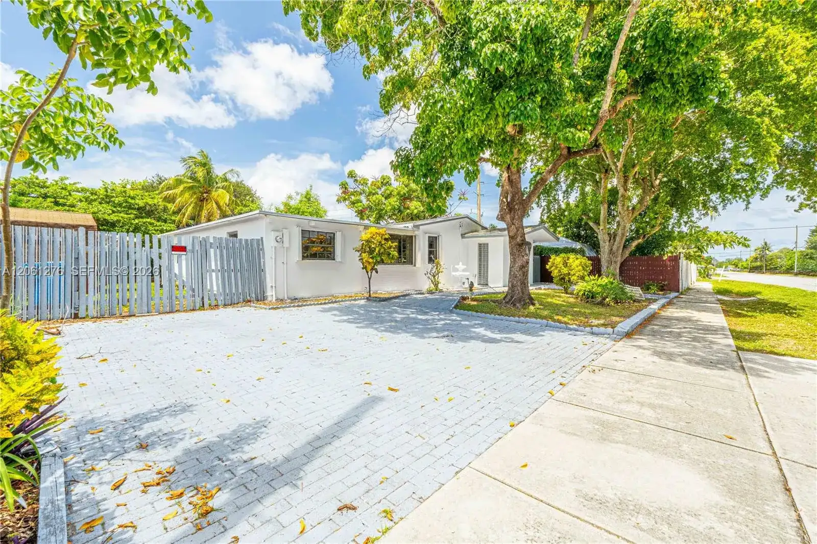 4011 SW 32nd St, West Park FL 33023 photo 3