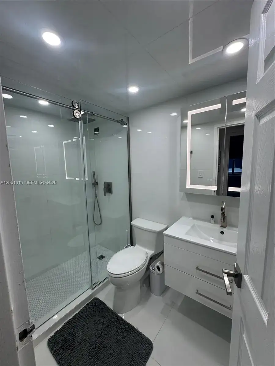 5401 Collins Ave # 334, Miami Beach FL 33140 photo 2