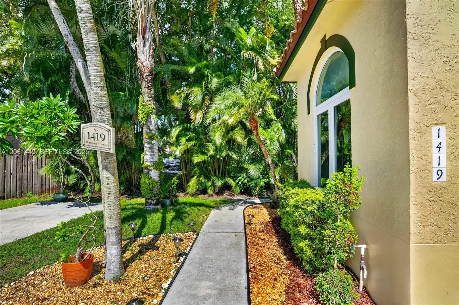 1419 Banyan Cir, Pompano Beach FL 33069 photo 4