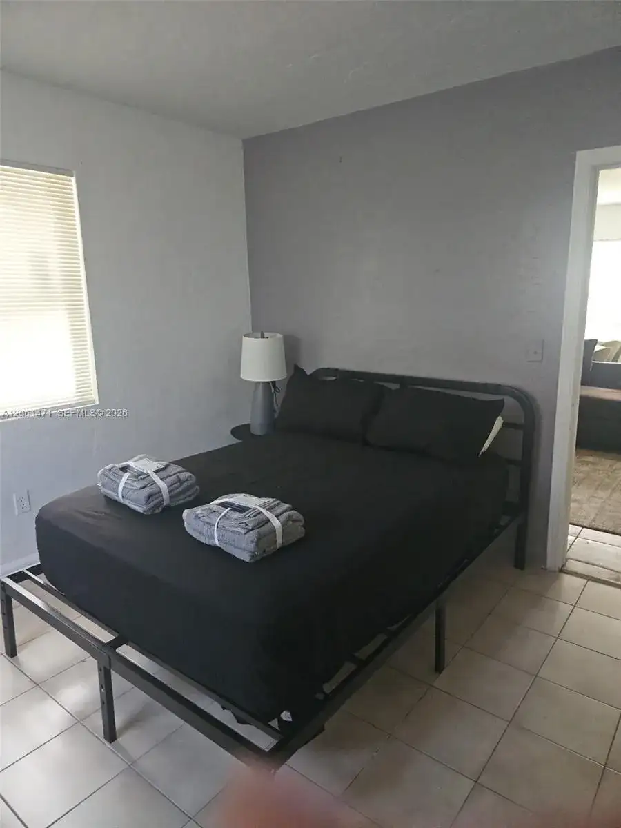 615 NE 4th St # 1, Hallandale Beach FL 33009 photo 3