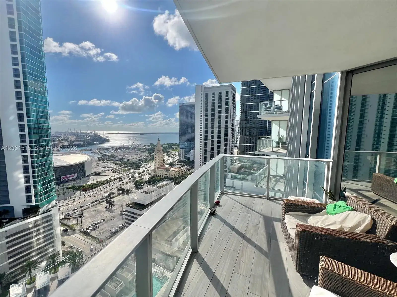 851 NE 1st Ave # 2605, Miami FL 33132 photo 2