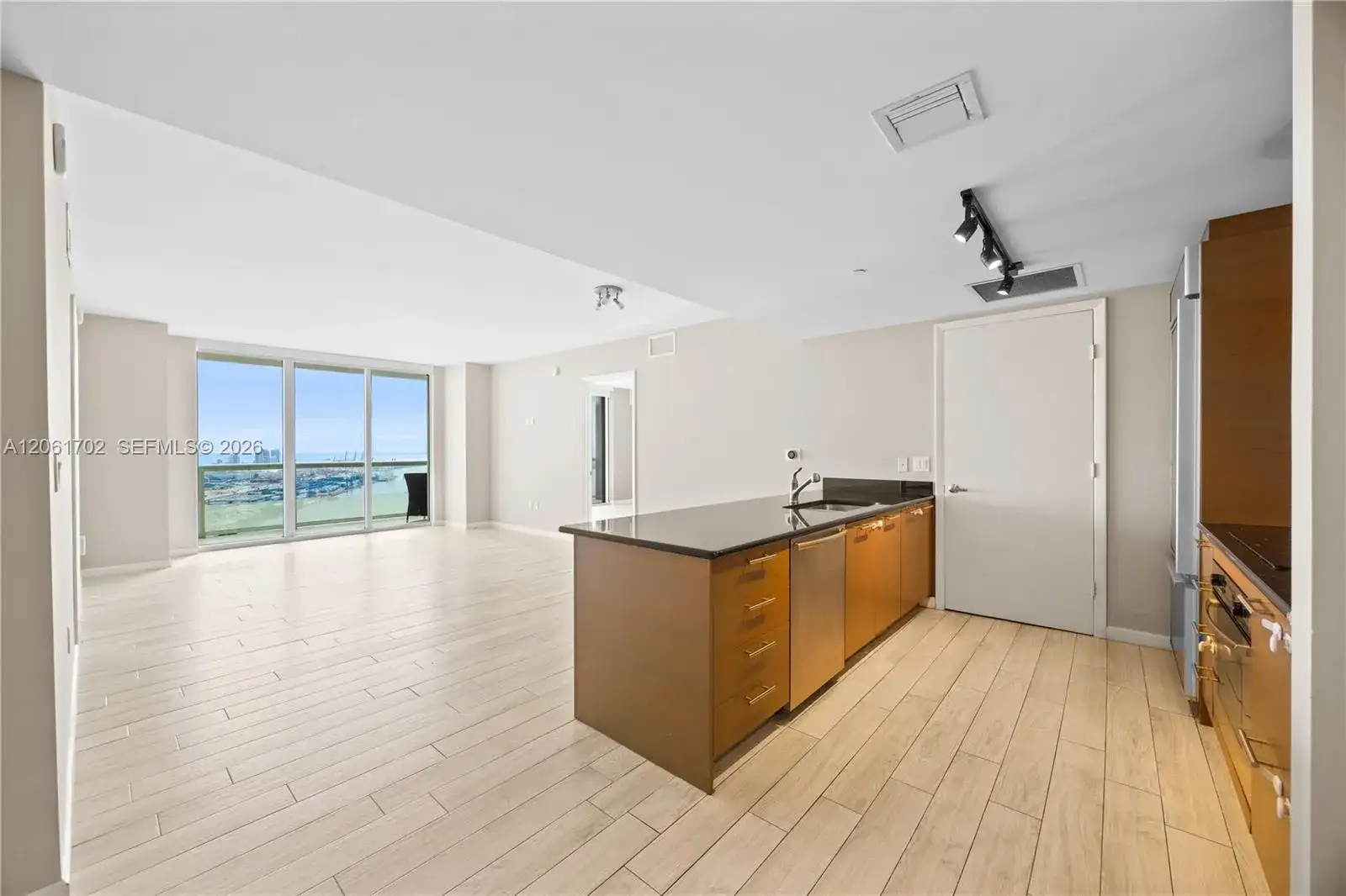 50 Biscayne Blvd # 4706, Miami FL 33132 photo 4