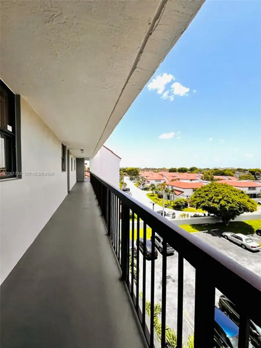 10145 NW 9th St Cir # 505, Miami FL 33172 photo 3