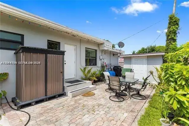 2407 Dewey St, Hollywood FL 33020 photo 4