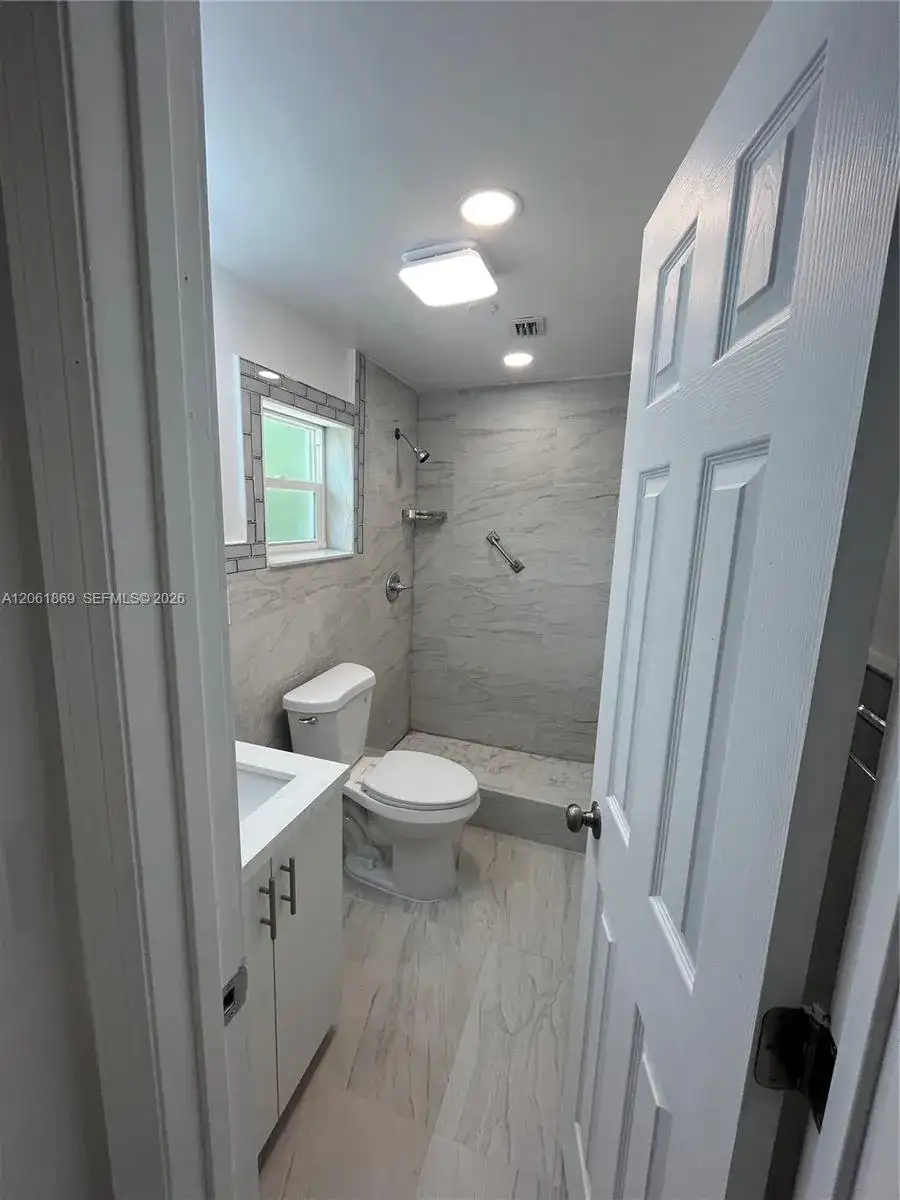 1160 NW 105th St, Miami FL 33150 photo 5