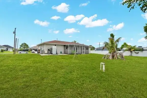 909 SALLY AVE NE, Lehigh Acres FL 33971 photo 4
