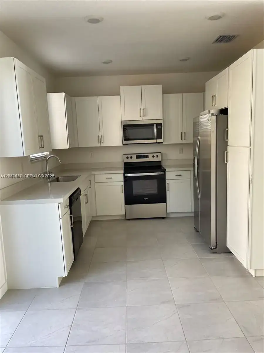 2435 SE 11th St, Homestead FL 33035 photo 4