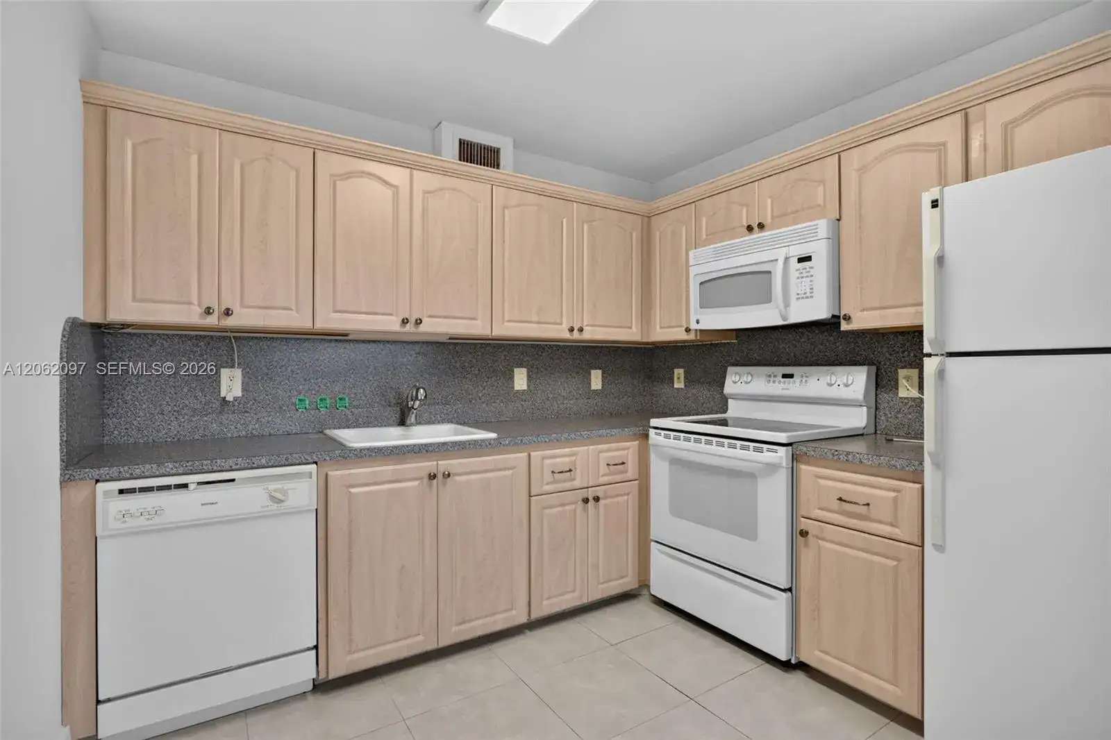 1903 Bermuda Cir # D2, Coconut Creek FL 33066 photo 4