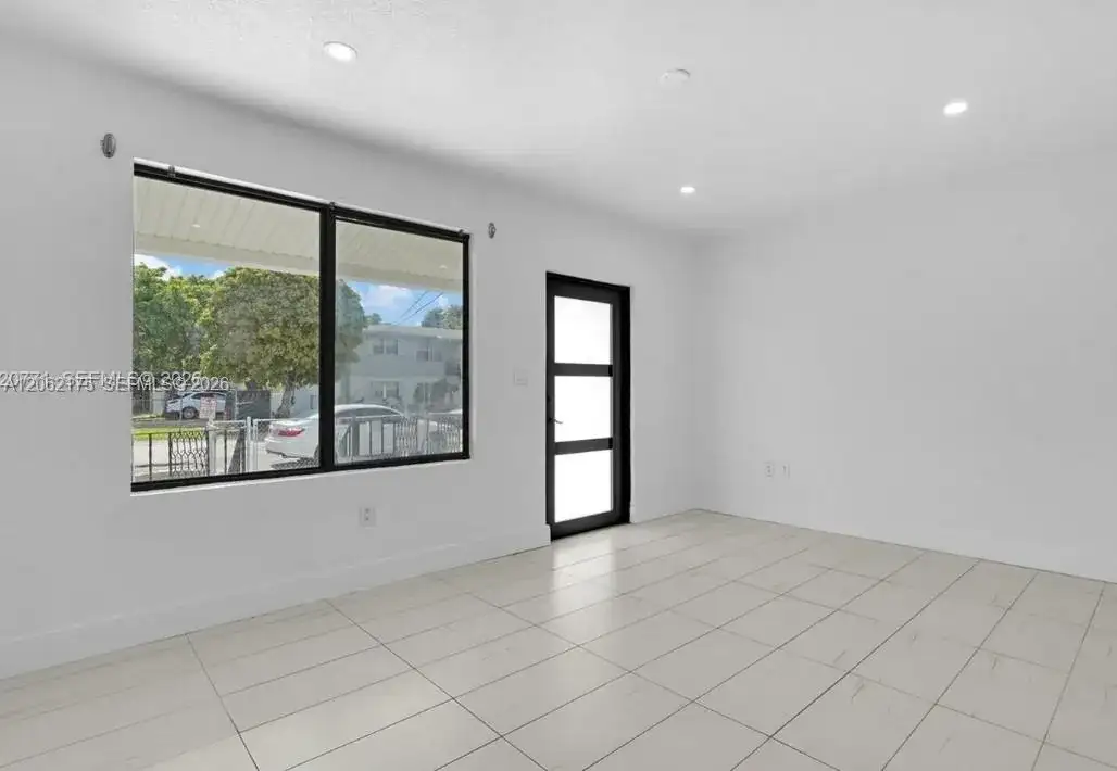 1918 NW 19th Ave, Miami FL 33125 photo 4