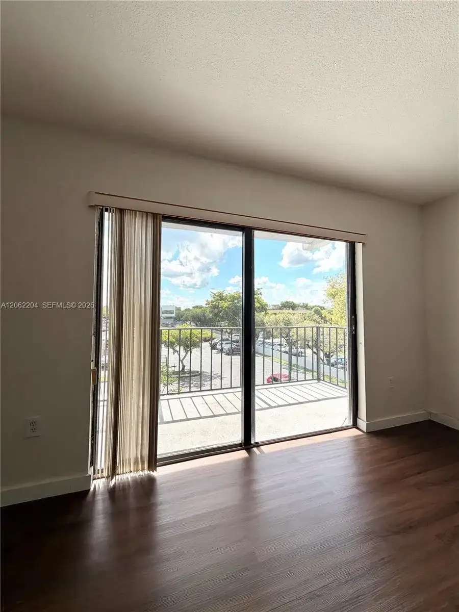10431 N Kendall Dr # D314, Miami FL 33176 photo 3