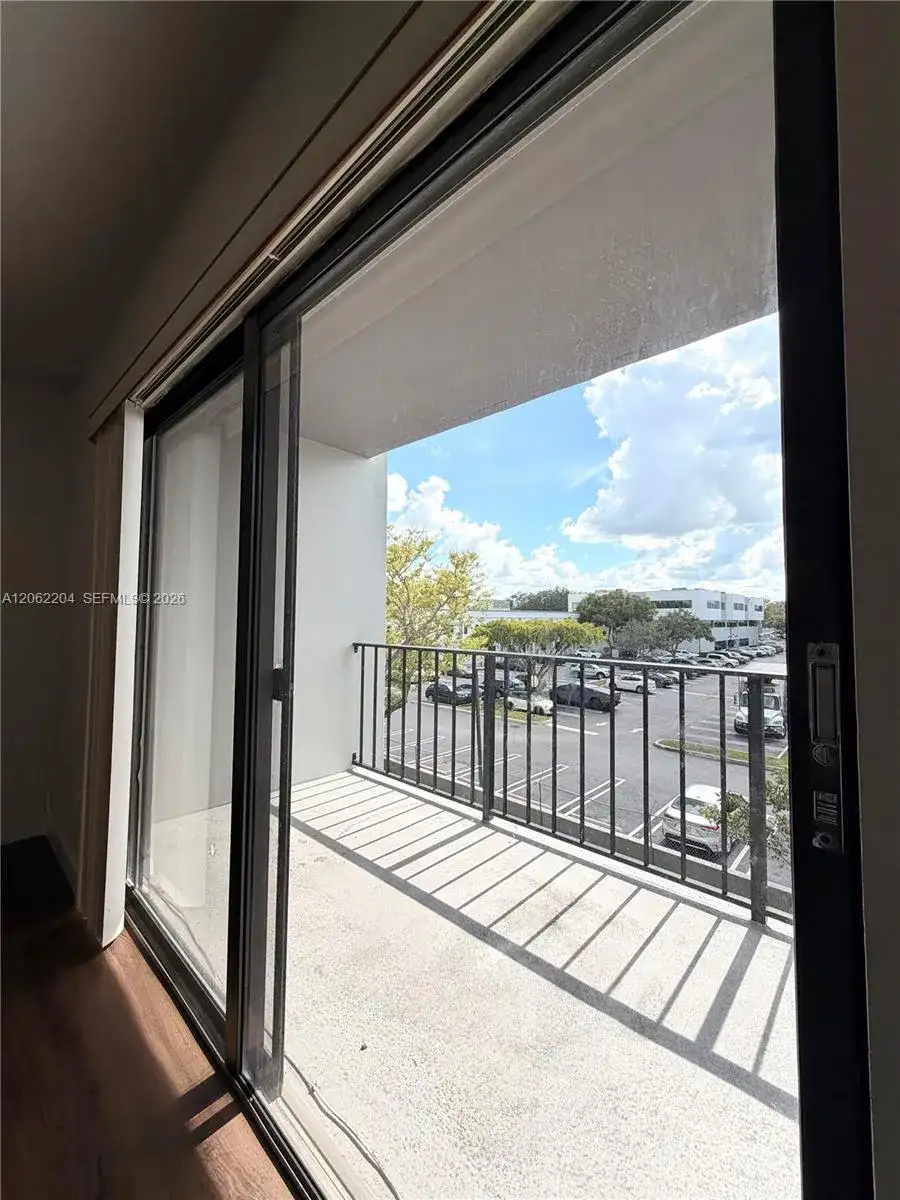10431 N Kendall Dr # D314, Miami FL 33176 photo 4