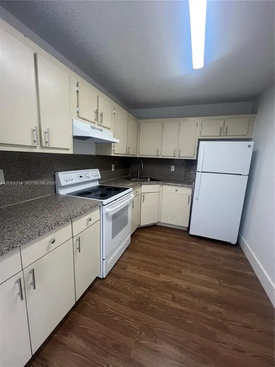6141 W 22nd Ct # 203, Hialeah FL 33016 photo 2