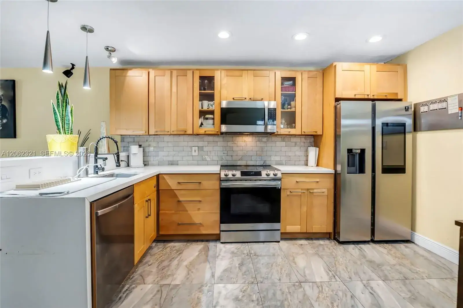 2115 NE 15th Ave, Wilton Manors FL 33305 photo 4