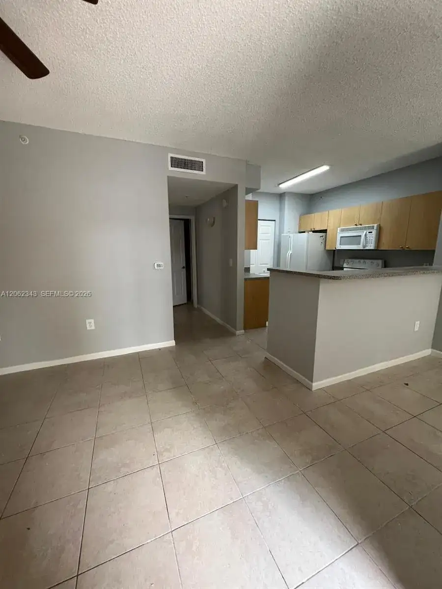 8020 N Nob Hill Rd # 102, Tamarac FL 33321 photo 2