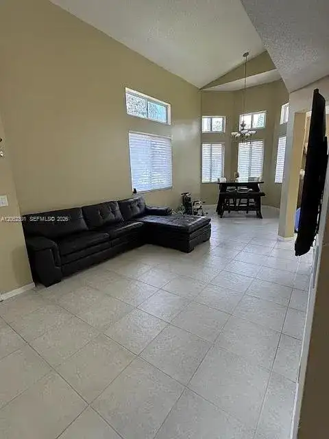 1092 SW 158th Ave, Pembroke Pines FL 33027 photo 2