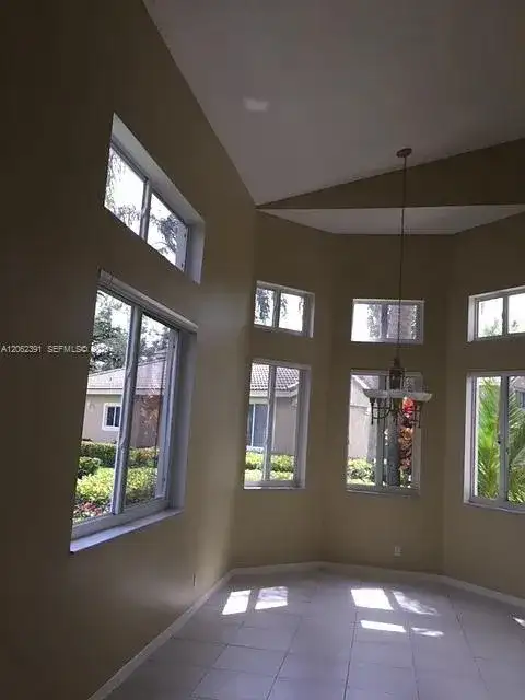 1092 SW 158th Ave, Pembroke Pines FL 33027 photo 3