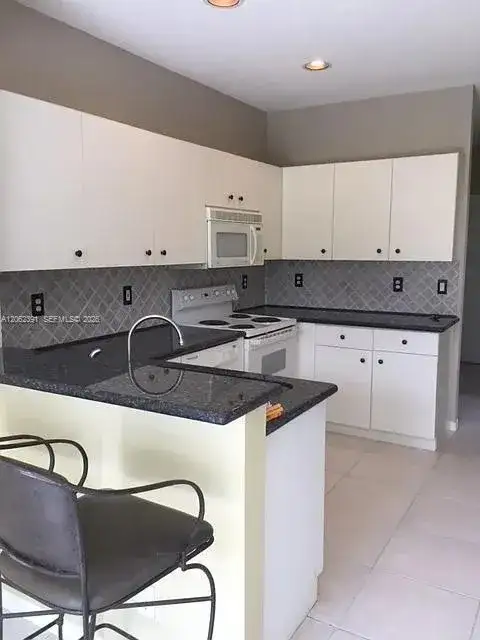 1092 SW 158th Ave, Pembroke Pines FL 33027 photo 5