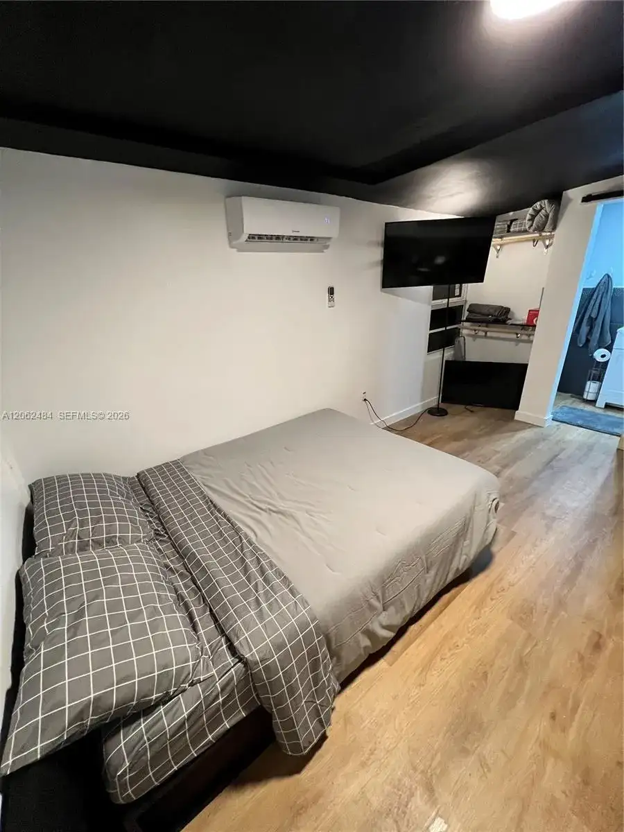 1337 NE 3rd Ave # 4, Fort Lauderdale FL 33304 photo 4