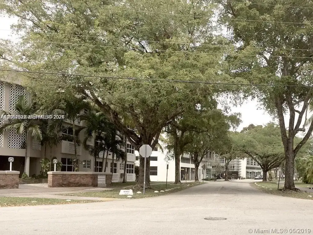 6580 Santona St # A39, Coral Gables FL 33146 photo 2