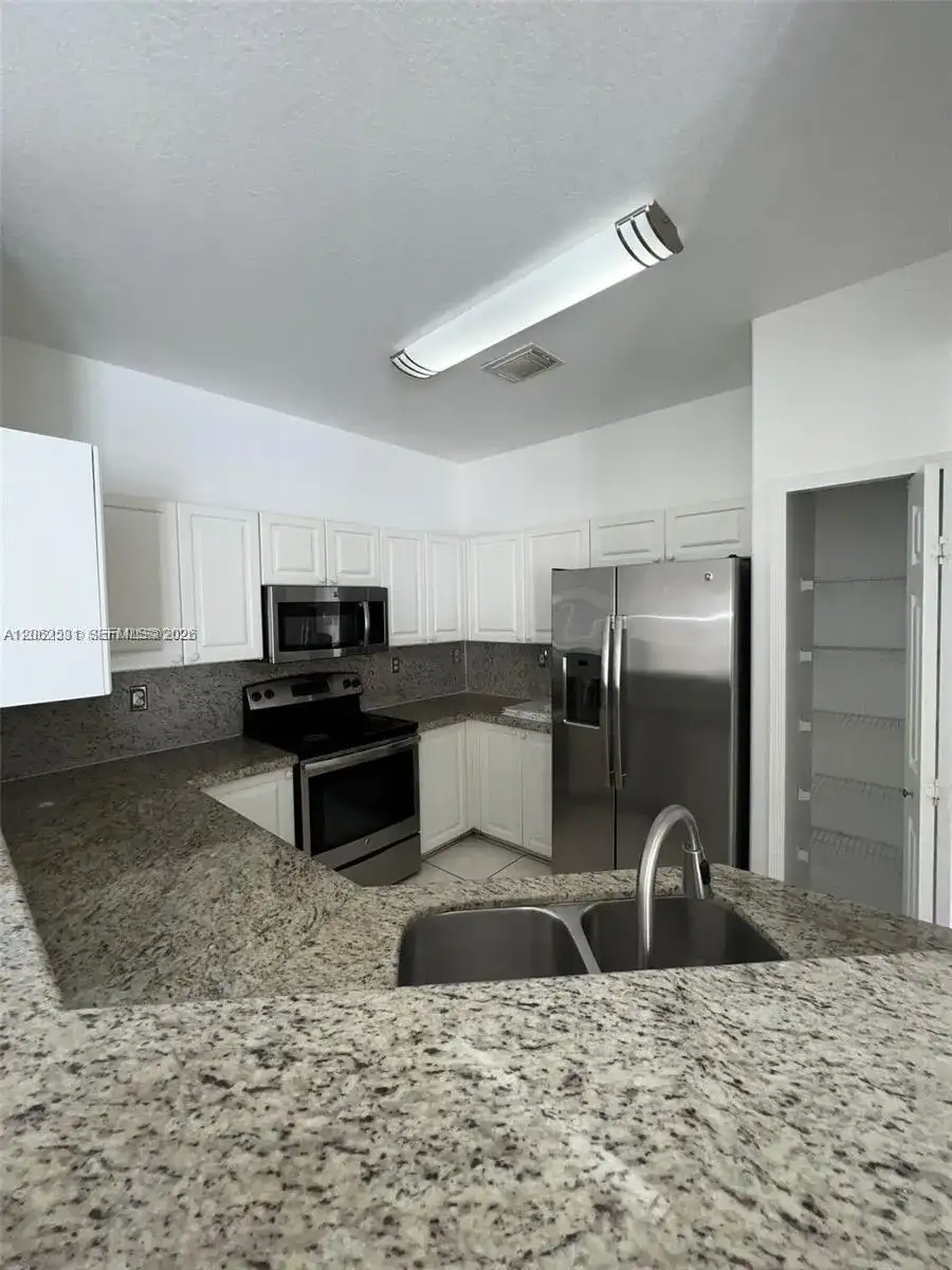 4847 NW 108th Ct, Doral FL 33178 photo 5