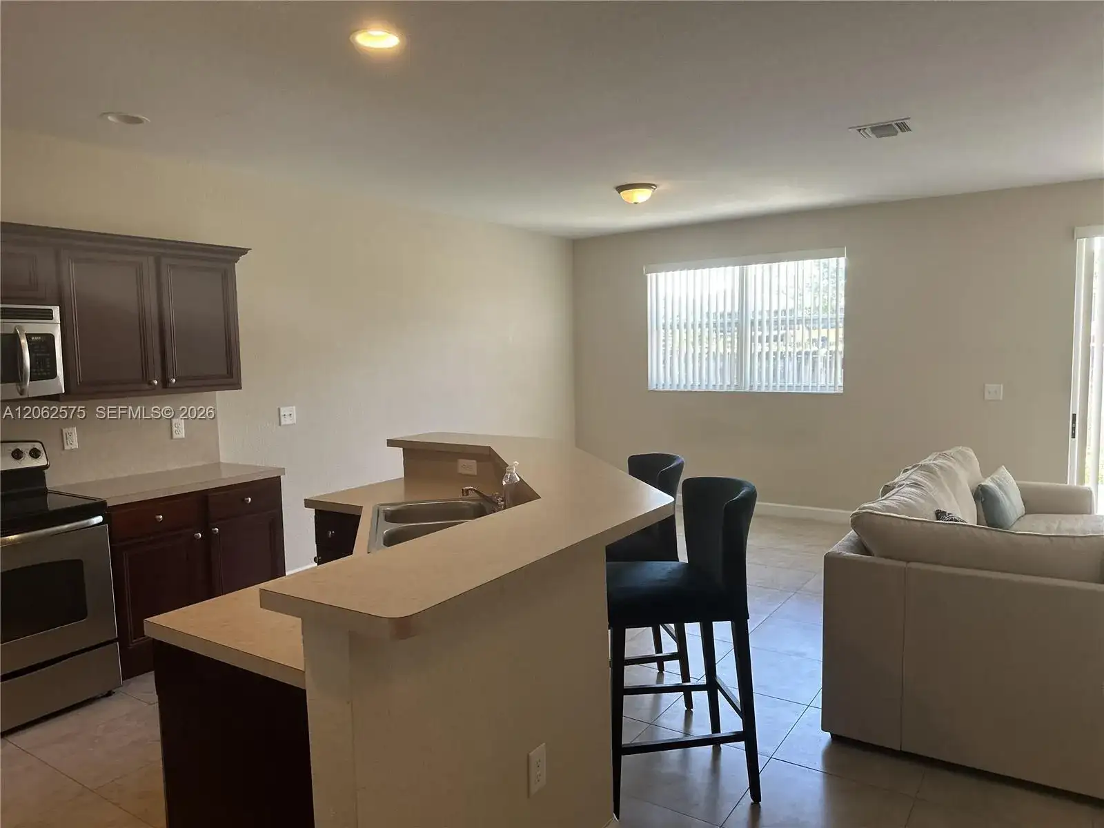 1015 NE 208th St, Miami FL 33179 photo 4