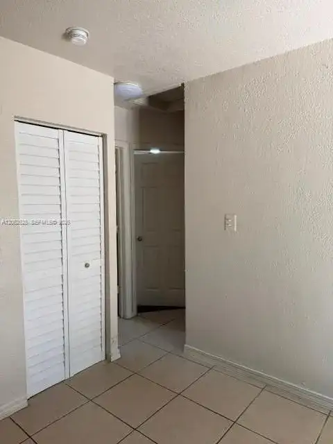429 NW 14th Ave # 1, Fort Lauderdale FL 33311 photo 2
